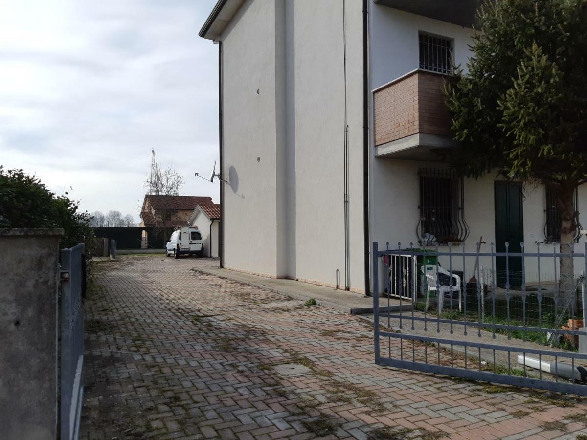 Il Grande Fiume Apartment Occhiobello Bagian luar foto